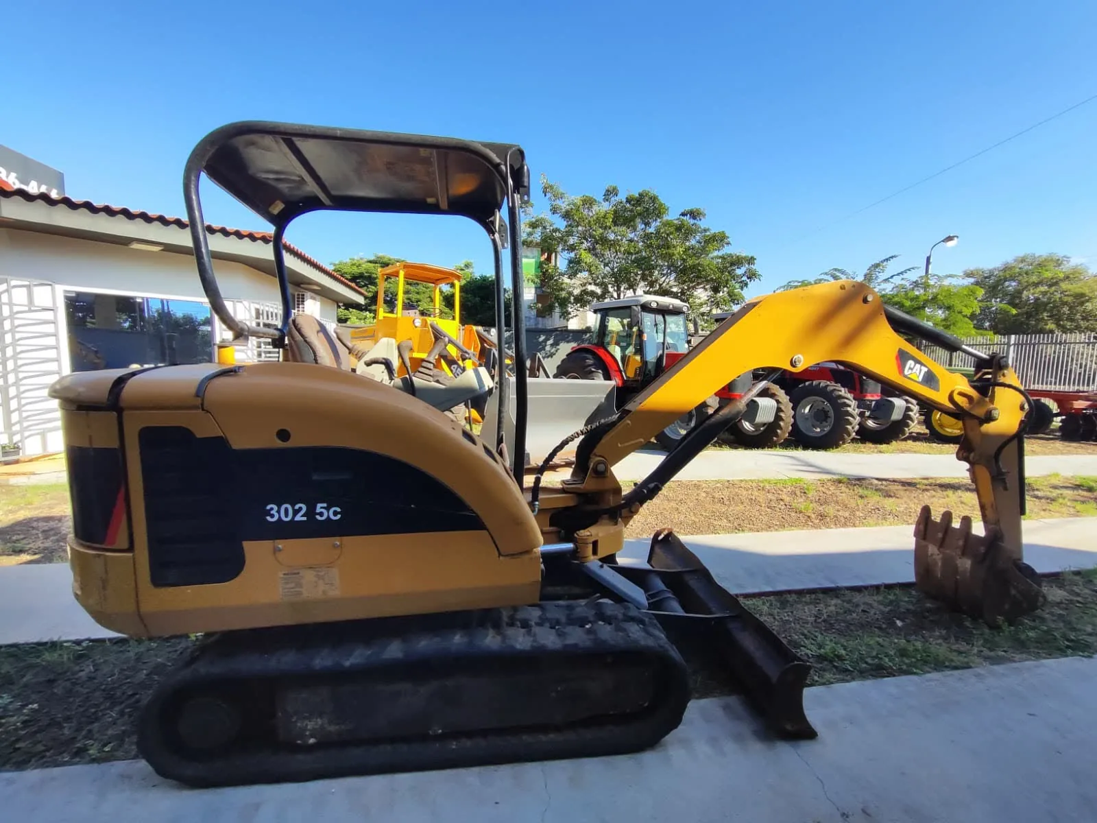 Caterpillar 302.5 Mini Excavadora usada en Paraguay