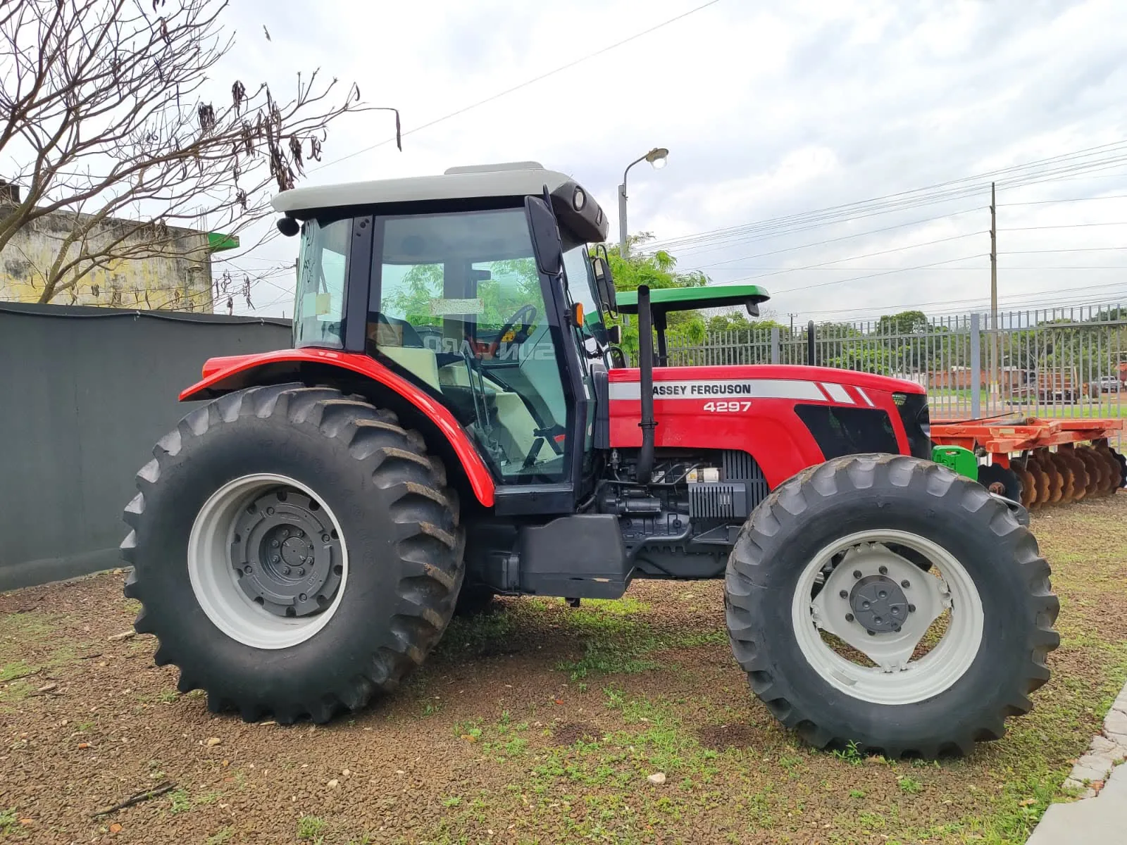 Massey Ferguson MF4297 - Tractor 120 HP miniatura 2